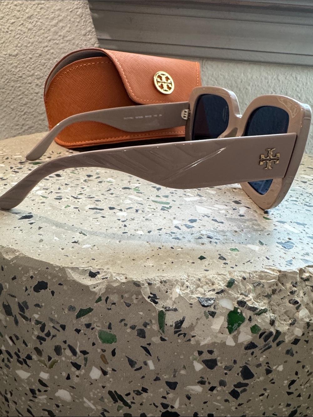 NWOT - Tory Burch Kira Sunglasses in Taupe - Picture 8 of 11